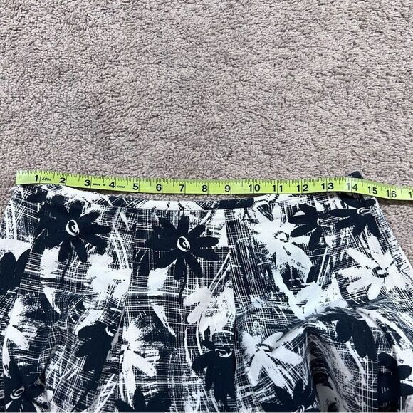 St. John Sport Black and White Floral Skirt Women’s Size S - Picture 4 of 7
